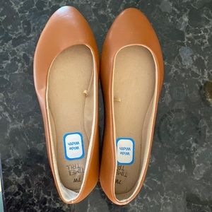Time and Tru brown flats size 7W